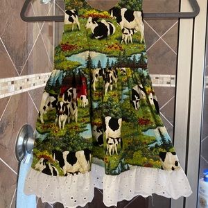 2T pinafore, cows